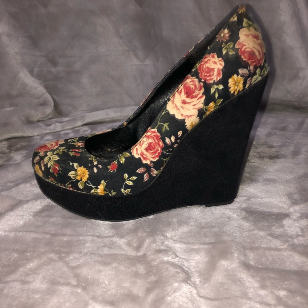 Charlotte Russe - Black Floral Pump Size 9